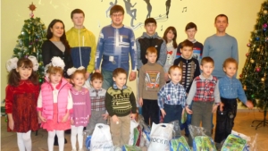 Совет молодежи ОАО «ЧАЗ»  поздравил с Новым годом подшефных  из детского дома «Ёлочка»