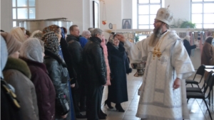 Епископ Алатырский и Порецкий Феодор провел праздничное Крещенское богослужение в Свято-Троицком соборе с. Порецкое