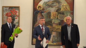 Министр культуры Чувашии Константин Яковлев поздравил с открытием юбилейной выставки заслуженного художника России, народного художника Чувашии Мишу Григоряна