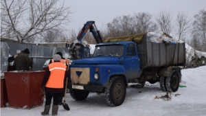 Уборка ТБО с контейнерной площадки по улице Урукова