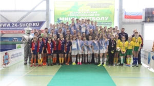 Успех юных футболисток гимназии в «Изумрудном» на Всероссийских соревнованиях "Мини-футбол - в школу"