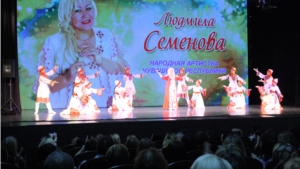 Министр культуры Чувашии Константин Яковлев поздравил Людмилу Семенову с юбилеем