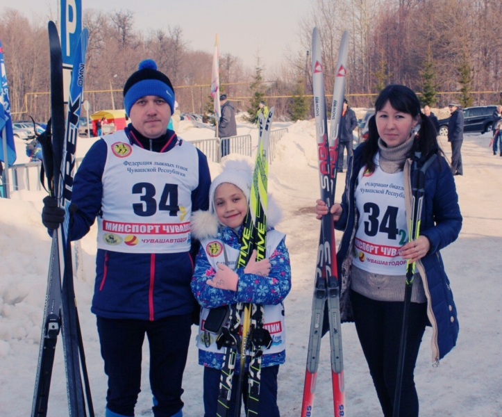 Семья Тимофеевых на соревнованиях по лыжным эстафетным гонкам