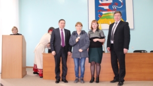 В городе Мариинский Посад состоялось вручение ключей в рамках программы "Переселение граждан из аварийного жилищного фонда, расположенного на территории Чувашской Республики"
