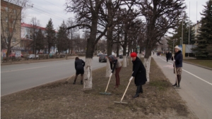 Муниципальные служащие Ленинского района провели субботник