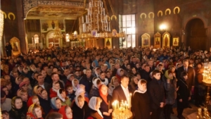 Вячеслав Оринов  в Покровско-Татианинском соборе принял участие во всенощной службе, посвященной празднику Светлого Христова Воскресения