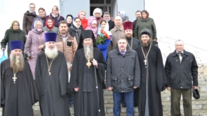 Епископ Алатырский и Порецкий Феодор провел праздничное Пасхальное богослужение в Свято-Троицком соборе с. Порецкое