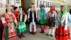 Ансамбль народной песни «Эрзянка» принял участие в республиканском фестивале национальных костюмов «Чувашия многоликая»