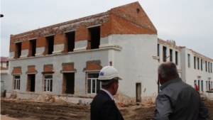 Глава администрации Мариинско-Посадского района ознакомился с ходом реконструкции старого здания МБОУ «Гимназии №1»