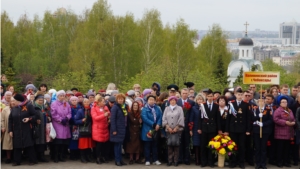 в Мемориальном Комплексе «Победа» состоялась торжественная церемония возложения цветов и венков к Монументу Славы