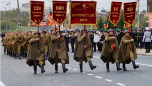 В продолжение празднования Дня Великой Победы на Красной площади столицы Чувашии в полдень начался митинг.