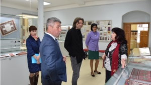 Дмитрий Маликов посетил Музей чувашской вышивки