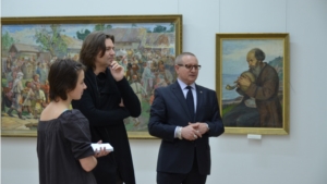 Дмитрий Маликов ознакомился с экспозициями Чувашского государственного художественного музея