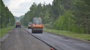 В Алатырском районе продолжаются дорожные работы