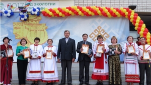 В рамках праздника «Акатуй» прошёл  конкурс «Лучший дворик сельского поселения» и подведены итоги смотра-отчета коллективов народного творчества «Çуралнă çĕр-шывшăн чĕремĕр юрлать»