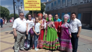 Сотрудники Минприроды приняли участие в праздничном шествиии, посвящённому Дню России