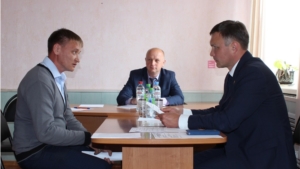 Руководитель Региональной общественной приемной Председателя партии «Единая Россия» Д.А.Медведева в Чувашской Республике Николай Николаев сегодня в Ядрине провел приём граждан