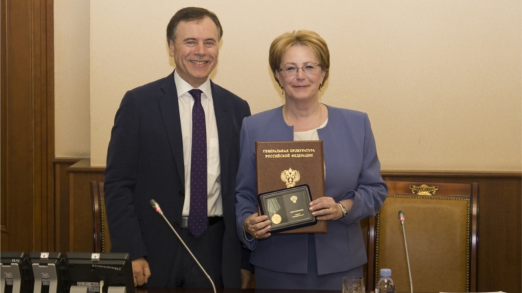 Министр Вероника Скворцова награждена медалью «За взаимодействие»
