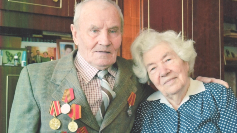 Супруги Юрий Васильевич и Антонина Алексеевна Бахаревы счастливы в браке 60 лет