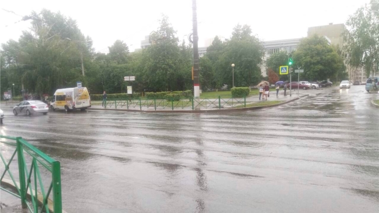 У остановки «Театр оперы и балета» на Московском проспекте осталась одна «зебра»