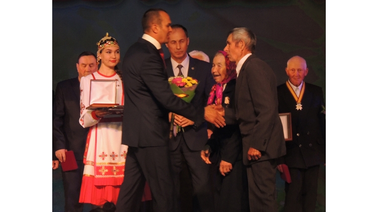 Семья Потрикеевых из д. Тури Выла награждена орденом «За любовь и верность»