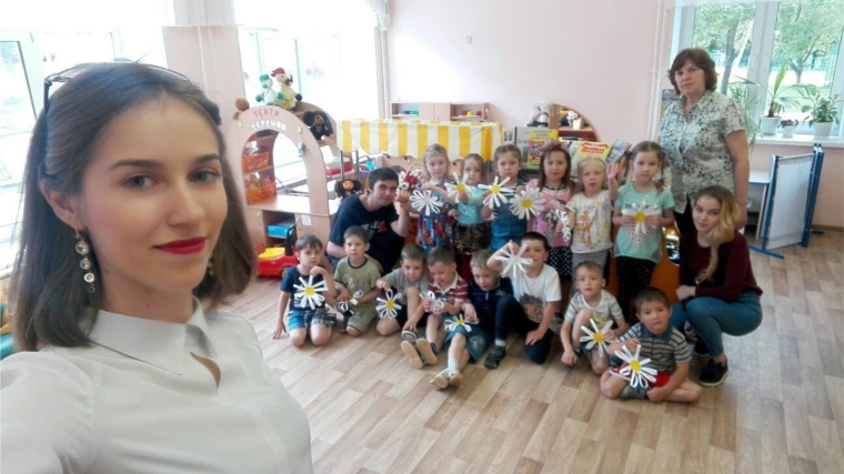 Активисты движения Волонтеры Победы в честь Дня семьи, любви и верности провели встречу с подрастающим поколением