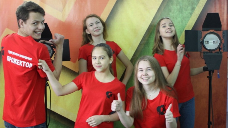 Юных шумерлинских журналистов теперь можно узнать по новой яркой форме одежды и неиссякаемому энтузиазму