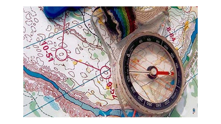 Как правильно ориентироваться с помощью компаса