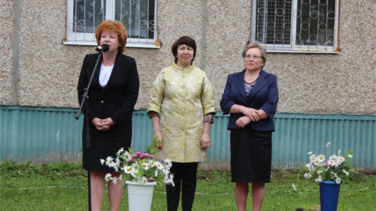 В городе Новочебоксарск состоялся дворовый праздник с открытием нового детского игрового комплекса