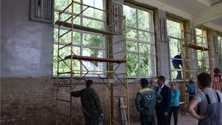 Продолжаются работы по капитальному ремонту здания МБОУ «СОШ №1» г. Шумерля