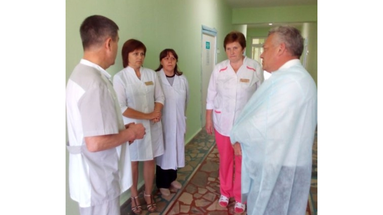 В рамках рабочей поездки заместитель министра здравоохранения Чувашской Республики Алексей Кизилов посетил Красночетайскую районную больницу