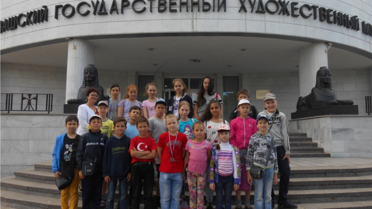 В каникулярное время юные чебоксарцы посетили художественную выставку