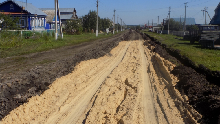 В деревне Старые Чукалы началось строительство автомобильной дороги по улицам Пионерская и Сосновка