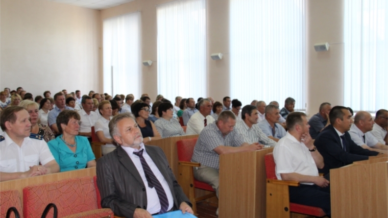 Вячеслав Оринов принял участие в заседании по подведению итогов социально-экономического развития Красночетайского района за первое полугодие 2017 года