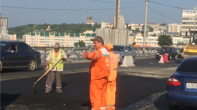Участок дороги перед Московским мостом отремонтируют сегодня до полуночи