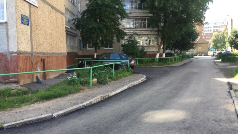 В Новочебоксарске продолжается работа по ремонту внутридворовых территорий