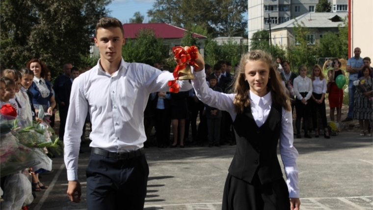 В День знаний в школах города Шумерля прошли торжественные линейки