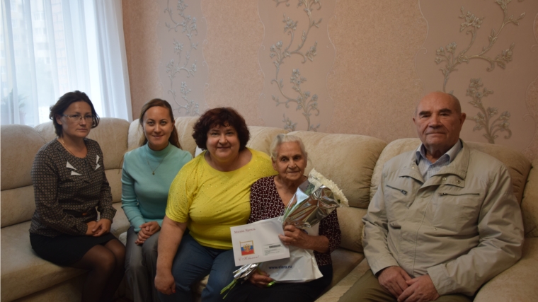 Заслуженного учителя Чувашской Республики Веру Николаевну Романову поздравили с 90-летием