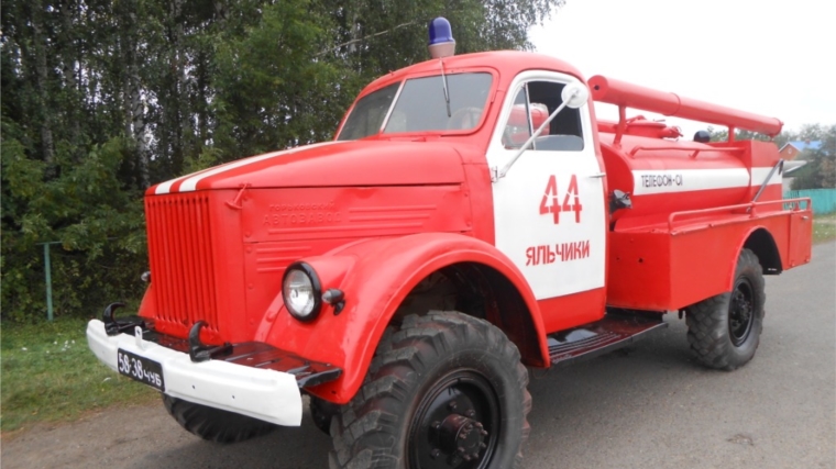 _ Ретро- автомобиль - в пожарной части села Яльчики