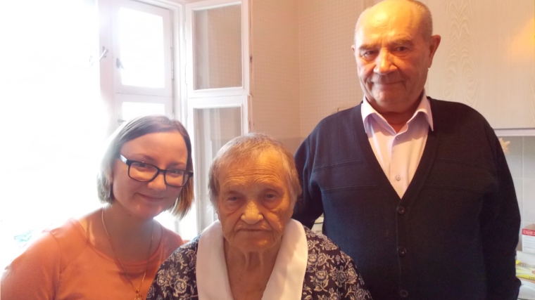 В Московском районе поздравили труженицу тыла с 90-летием