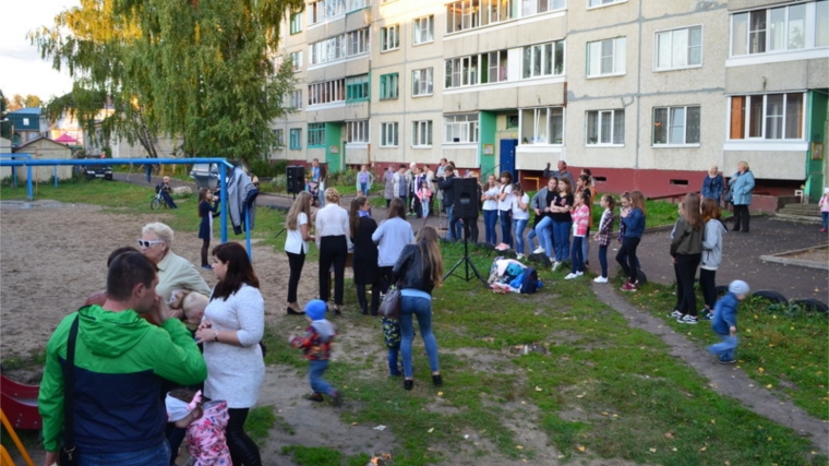 Праздник двора ко Дню города Шумерля – подарок от обучающихся
