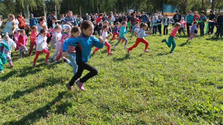 Более двух тысяч любителей спорта Урмарского района участвовали во Всероссийском дне бега &quot;Кросс нации - 2017&quot;
