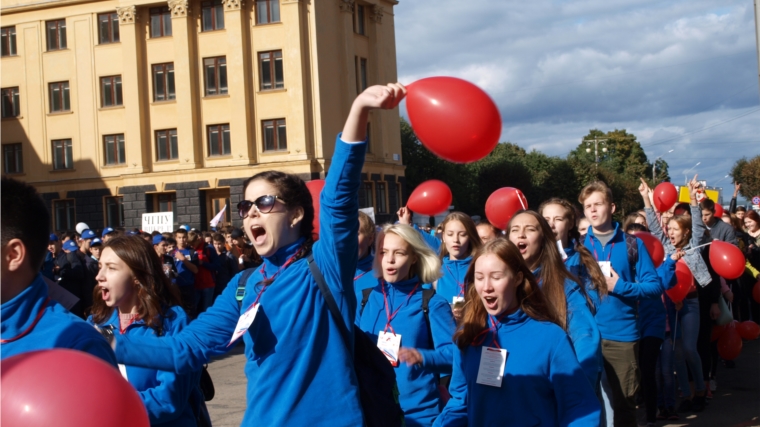 Более трех тысяч первокурсников Чувашии приняли участие в Параде российского студенчества
