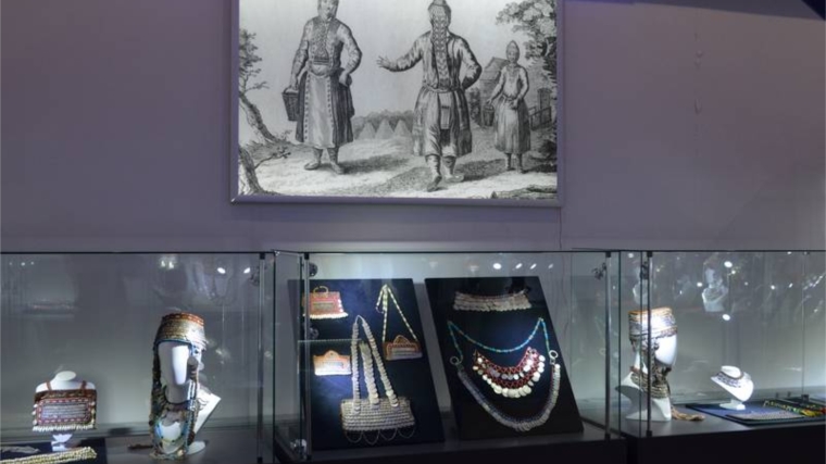 В Музее чувашской вышивки работает выставка «Мир, застывший в серебре»