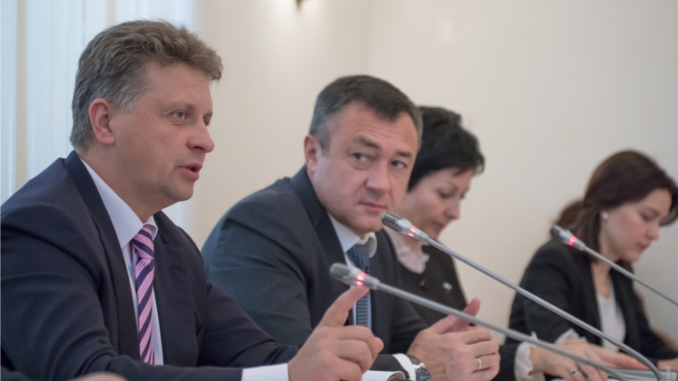 Алена Аршинова задала вопросы министру транспорта России по бесплатному провозу багажа в самолетах