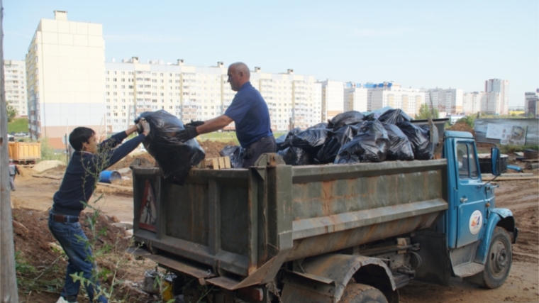 В Калининском районе проходит экологическая акция «Санитарный четверг»