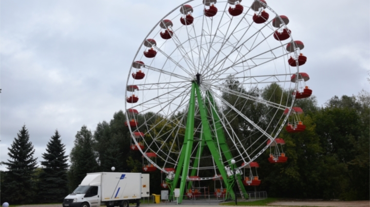 «Колесо обозрения» в парке культуры и отдыха им. 500-летия города Чебоксары заиграло новыми красками