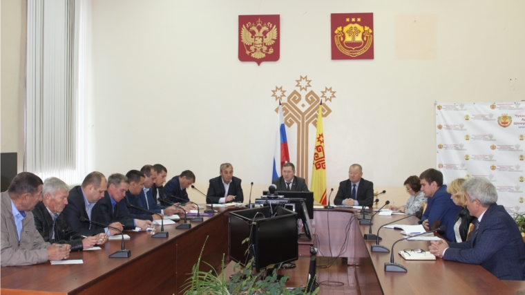 В администрации Шемуршинского района состоялось совещание с главами сельских поселений, начальниками отделов и руководителями организаций
