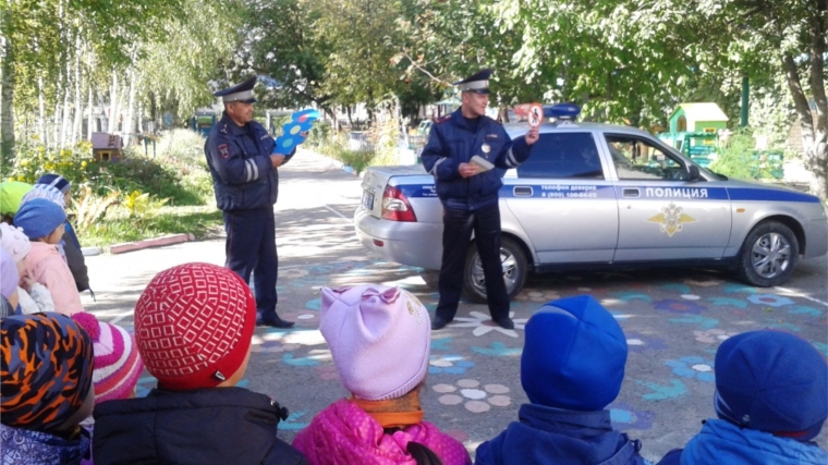 В рамках Недели безопасности в Ядринском районе состоялась встреча дошкольников с сотрудниками ГИБДД