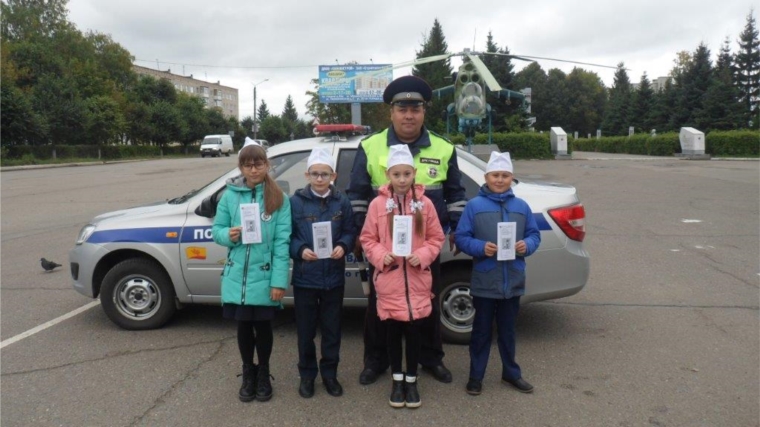 На городской площади города Канаш в рамках Недели безопасности, посвященной вопросам обеспечения безопасности детей на дорогах проведена акция «Вежливый водитель»